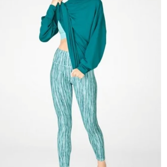 NWT Fabletics Jody Pullover - Picture 2 of 4